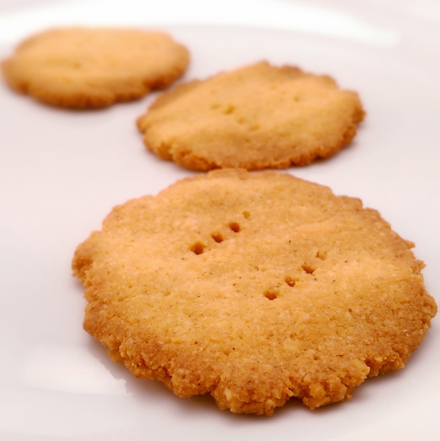 Read more about the article Savoury coconut crackers